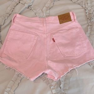 Pink Levi’s shorts size W26